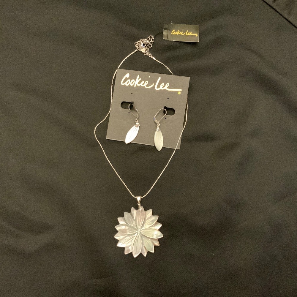 S4/ NWT 18” Cookie Lee Necklace & Earring Set 4 - Genuine Shell Set